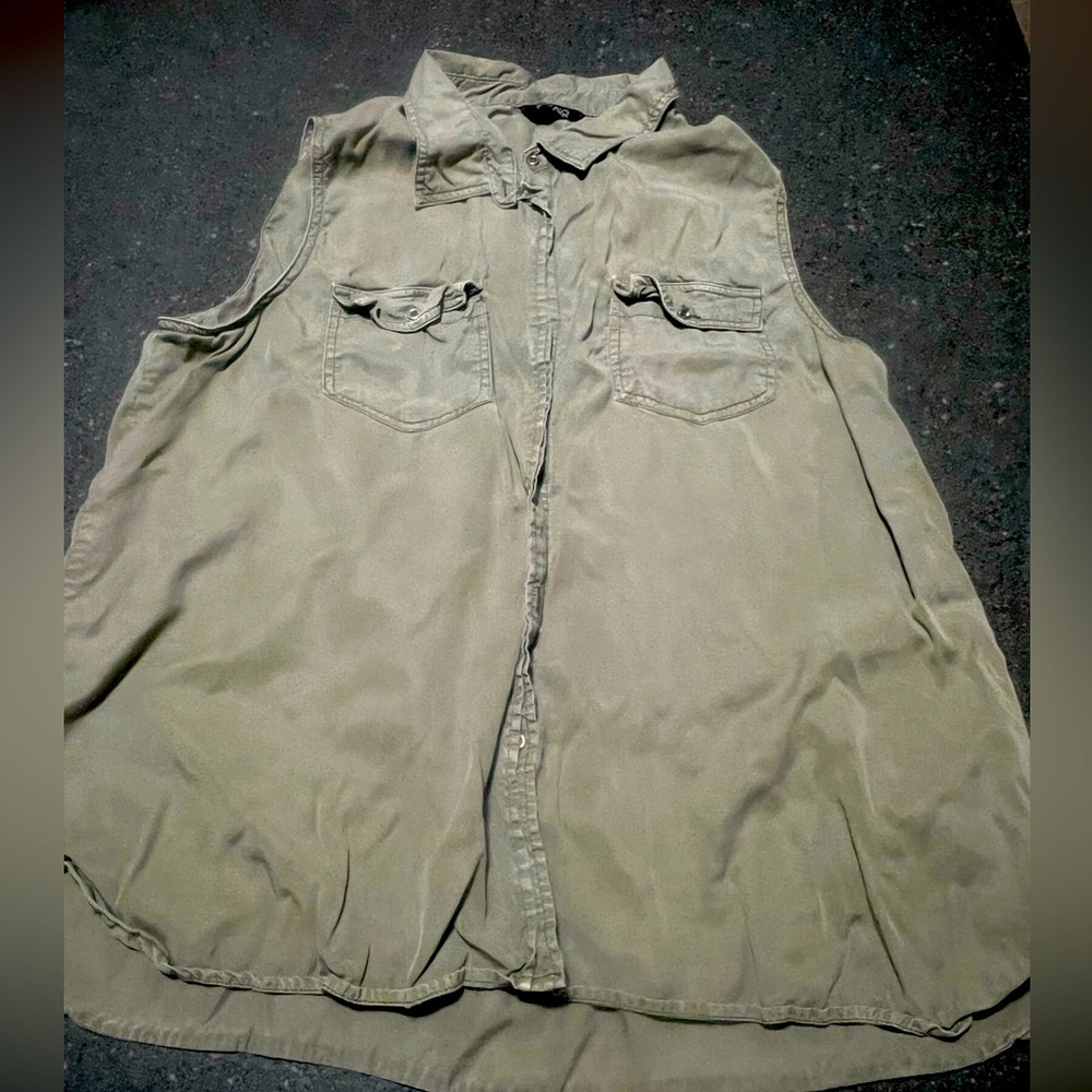 Buffalo button up top